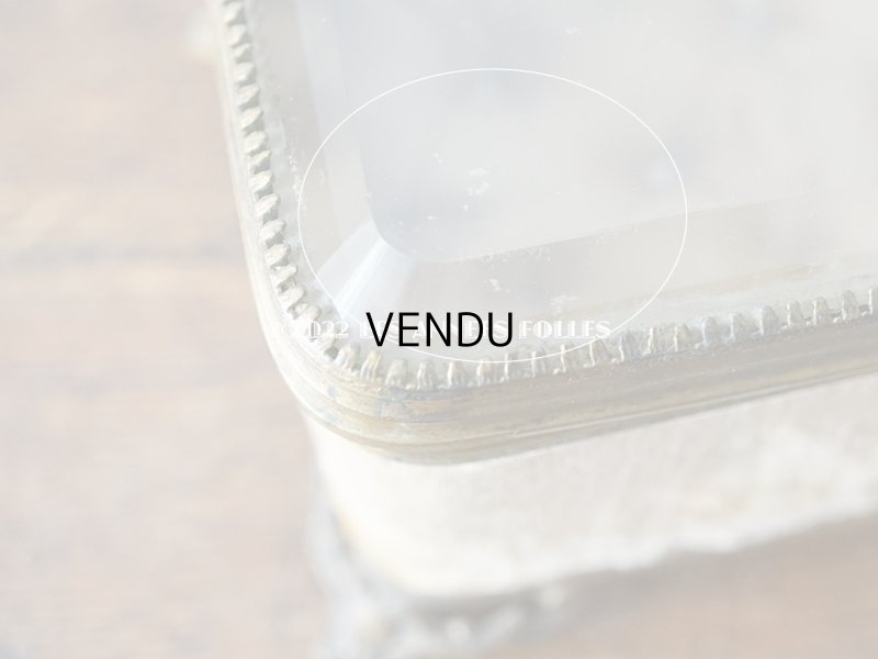 画像10: 19世紀 アンティーク 大きなジュエリーボックス ゴールドのシルク製クッション