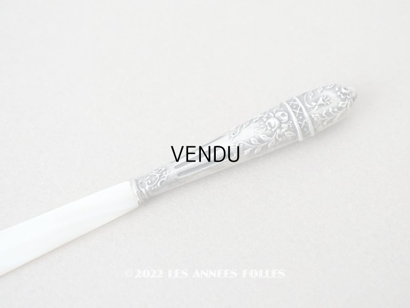 画像1: 1900年代 アンティーク シルバー&シェル製 薔薇のリース柄 小さなペーパーナイフ