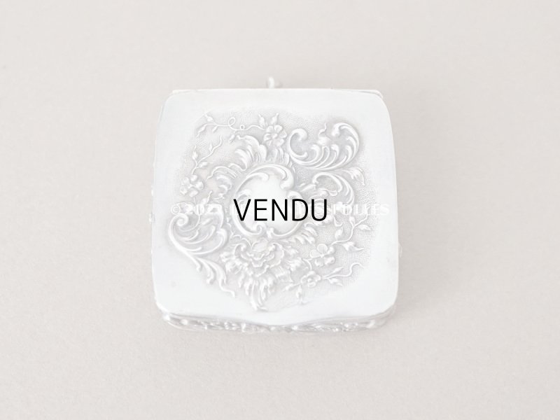 画像3: アンティーク シャトレーヌ用 シルバー製　ロカイユ装飾のパウダーケース