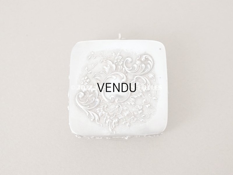 画像4: アンティーク シャトレーヌ用 シルバー製　ロカイユ装飾のパウダーケース