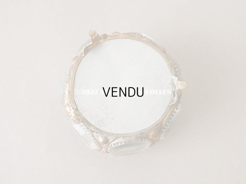 画像6: 19世紀末 アンティーク ジュエリーボックス パウダーブルーのクッション ラウンド型 ロカイユ装飾の脚