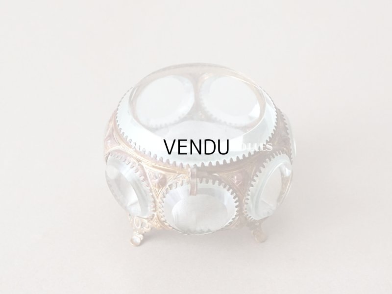 画像4: 19世紀末 アンティーク ジュエリーボックス パウダーブルーのクッション ラウンド型 ロカイユ装飾の脚