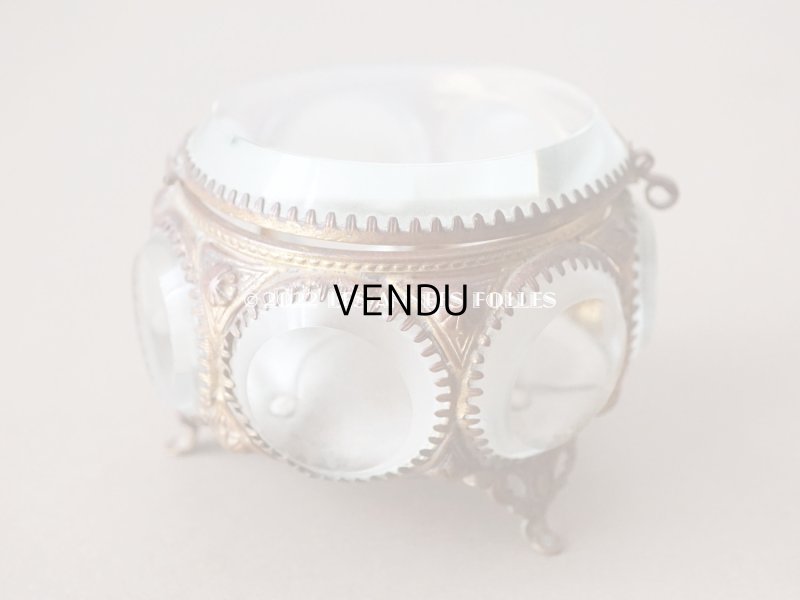 画像16: 19世紀末 アンティーク ジュエリーボックス パウダーブルーのクッション ラウンド型 ロカイユ装飾の脚