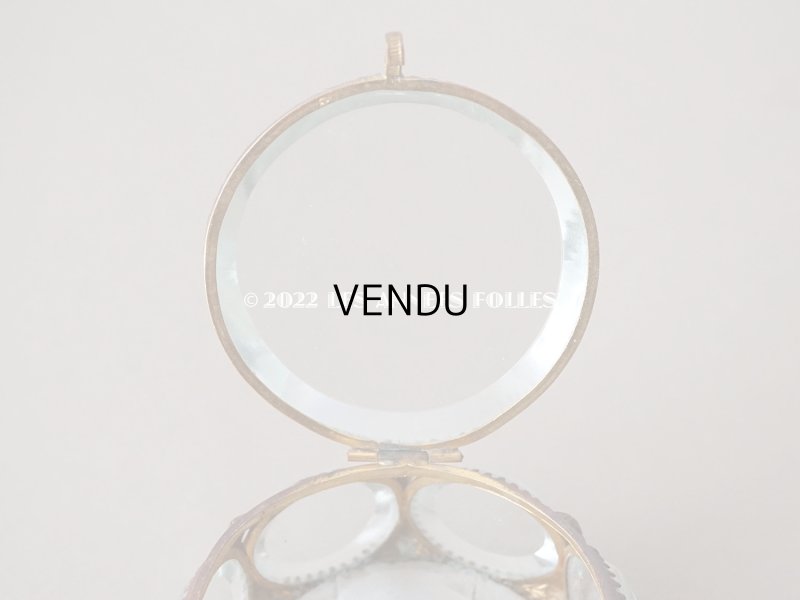 画像8: 19世紀末 アンティーク ジュエリーボックス パウダーブルーのクッション ラウンド型 ロカイユ装飾の脚