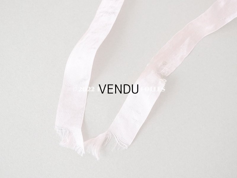 画像8: 1900年代 アンティーク シルク製 小さなハンキーケース  ロココモチーフ&フリル ハンカチ用ポシェット 