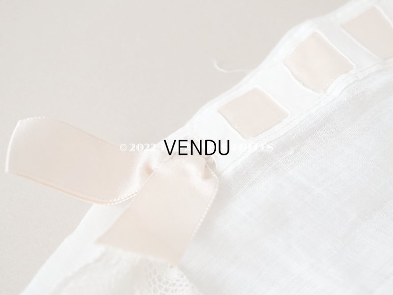 画像11: 1900年代 アンティーク ペチコート 王冠紋章の刺繍入り ピンクのリボン&手編みのヴァランシエンヌレース