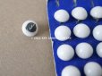 画像4: アンティーク ドール用 極小 7mm ガラスボタン ホワイト 6〜9ピースのセット (4)