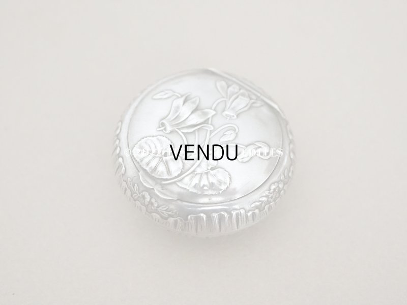 画像4: アンティーク シルバー製 シクラメンのパウダーケース