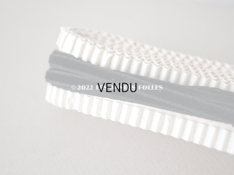 画像4: 19世紀末 アンティーク シルク製 極細 ベルベットリボン 黒 ダブルフェイス 5mm幅 4.8m