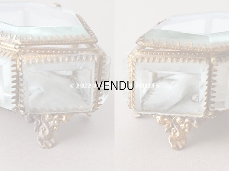 画像5: 19世紀末 アンティーク ジュエリーボックス 6角形　グレイッシュブルーのシルク製クッション