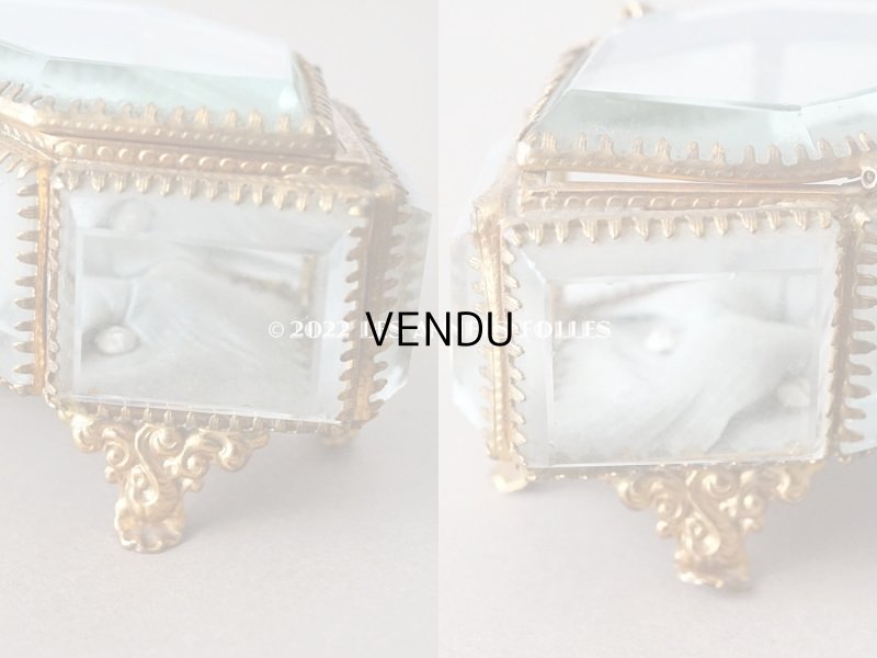 画像6: 19世紀末 アンティーク ジュエリーボックス 6角形　グレイッシュブルーのシルク製クッション