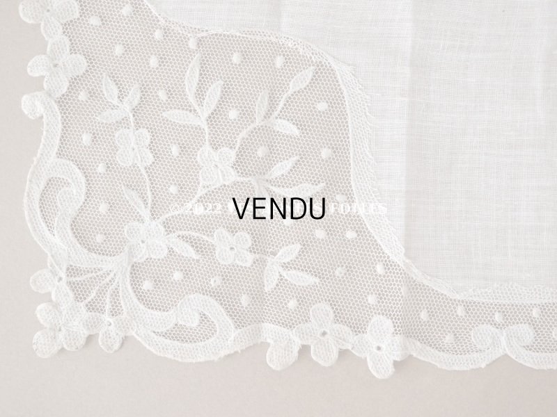 画像12: アンティーク  ハンカチ イニシャル＆花模様＆ドットの刺繍入り　