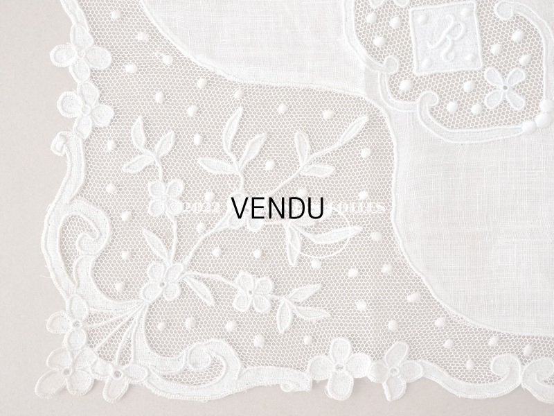 画像8: アンティーク  ハンカチ イニシャル＆花模様＆ドットの刺繍入り　