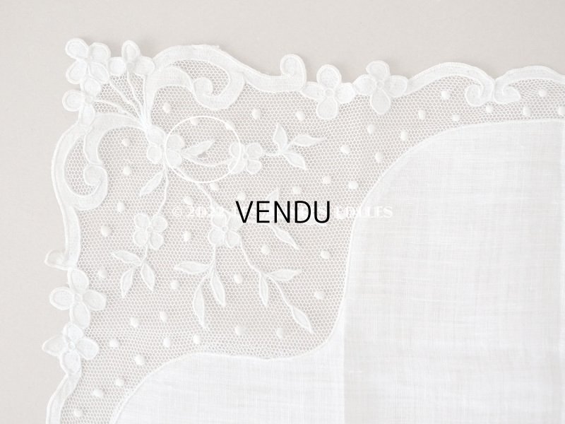 画像10: アンティーク  ハンカチ イニシャル＆花模様＆ドットの刺繍入り　