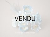 アンティーク 2色の淡いブルーの布花  