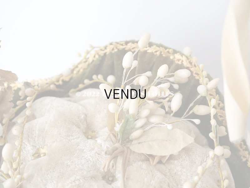 画像15: 【12周年セール対象外】1900年頃 アンティーク  グローブ・ド・マリエのパニエ型クッション  ワックスフラワーのティアラ&ブートニア付き