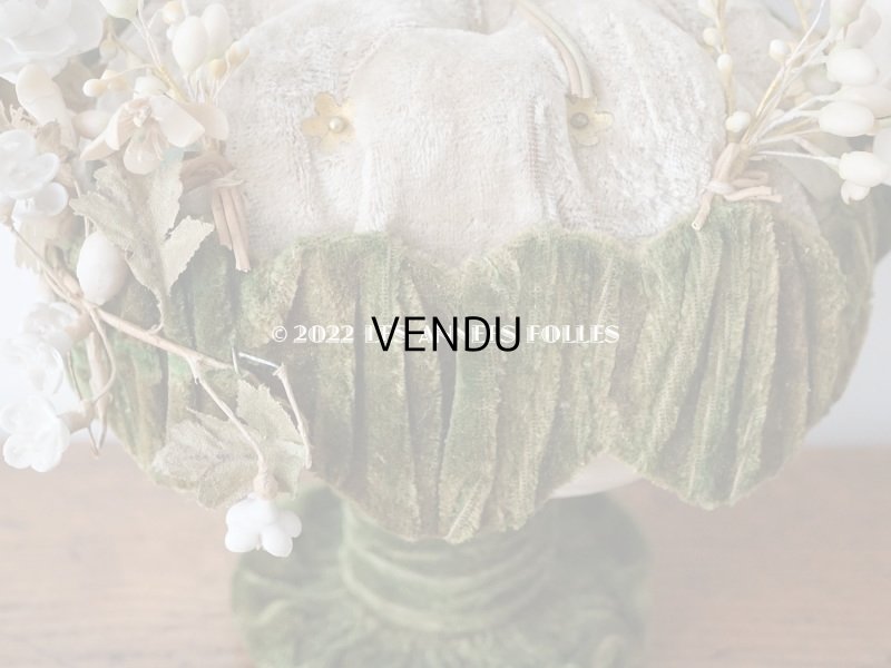 画像7: 【12周年セール対象外】1900年頃 アンティーク  グローブ・ド・マリエのパニエ型クッション  ワックスフラワーのティアラ&ブートニア付き