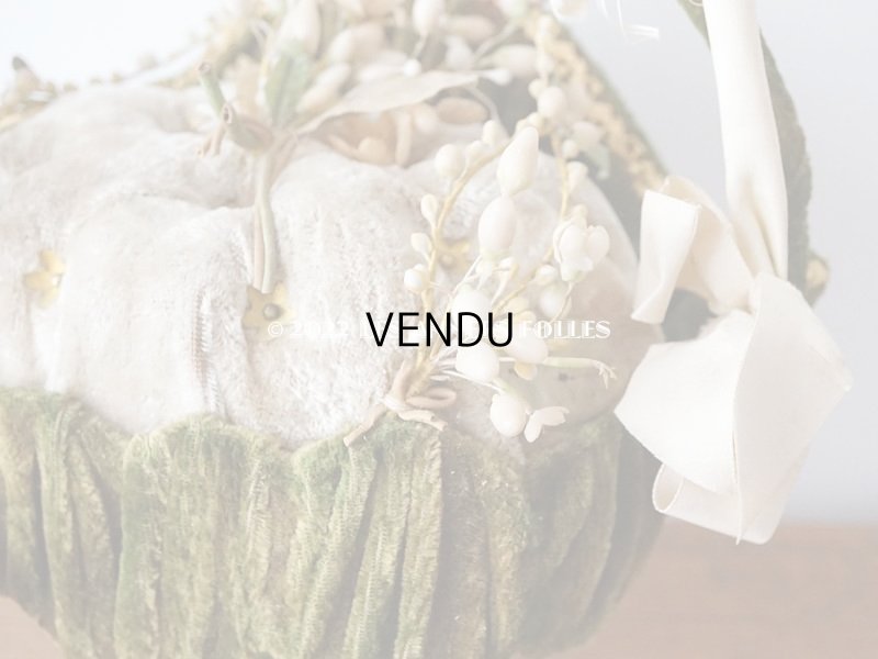 画像14: 【12周年セール対象外】1900年頃 アンティーク  グローブ・ド・マリエのパニエ型クッション  ワックスフラワーのティアラ&ブートニア付き