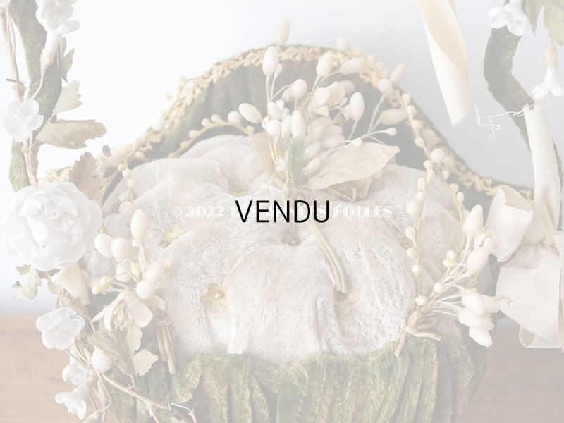 画像8: 【12周年セール対象外】1900年頃 アンティーク  グローブ・ド・マリエのパニエ型クッション  ワックスフラワーのティアラ&ブートニア付き