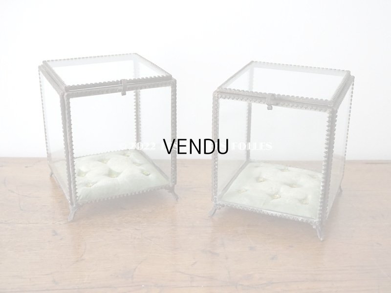 画像3: 【12周年セール対象外】19世紀 アンティーク 大きなコフレ グローブ・ド・マリエ　ジュエリーボックス グリーンのシルククッション