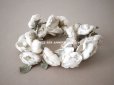 画像2: 【12周年セール対象外】アンティーク 白薔薇の花冠 オフホワイト 布花のティアラ 約79cm (2)