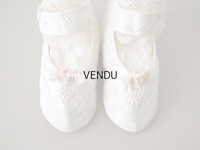 画像4: 【12周年セール対象外】1900年代 アンティーク ベビーシューズ  花模様の手刺繍入り ピンクのロココモチーフ付き