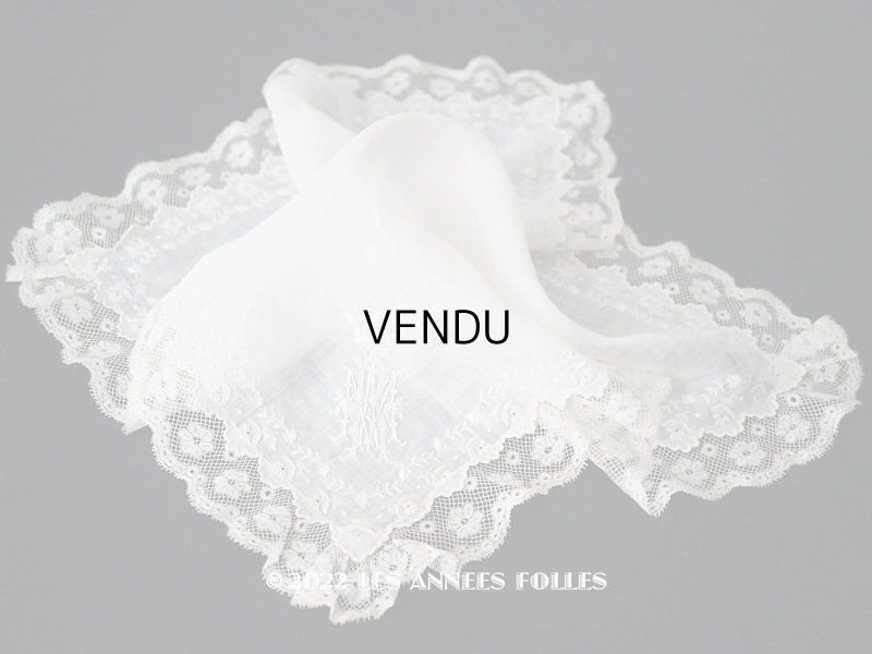 画像1: 19世紀 アンティーク  結婚式のハンカチ 王冠紋章＆モノグラム刺繍入り　手編みのヴァランシエンヌレース