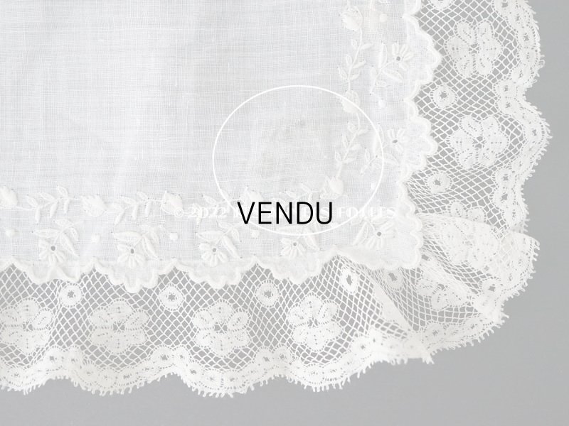 画像9: 19世紀 アンティーク  結婚式のハンカチ 王冠紋章&モノグラム刺繍入り 手編みのヴァランシエンヌレース