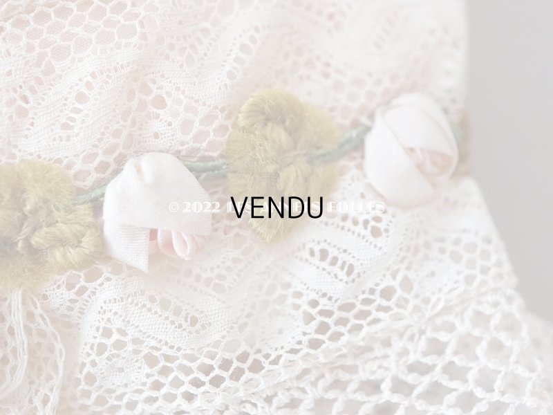 画像7: 1920年代 アンティーク  レースのボネ パウダーピンクの薔薇のロココトリム＆ピンクのシルクリボン付き 