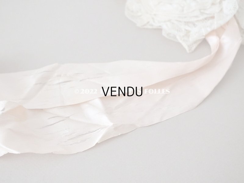 画像13: 1920年代 アンティーク  レースのボネ パウダーピンクの薔薇のロココトリム＆ピンクのシルクリボン付き 