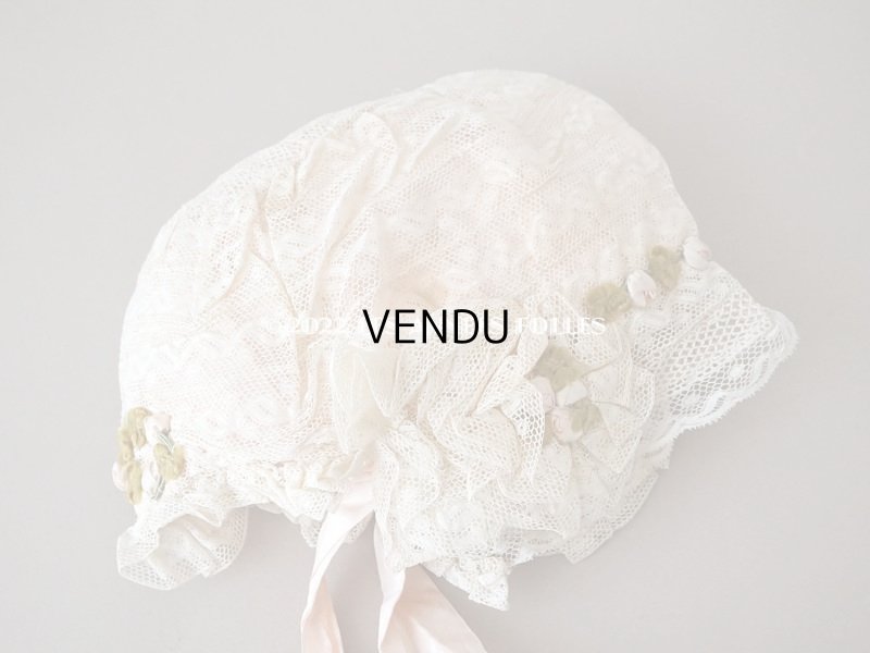 画像4: 1920年代 アンティーク  レースのボネ パウダーピンクの薔薇のロココトリム＆ピンクのシルクリボン付き 