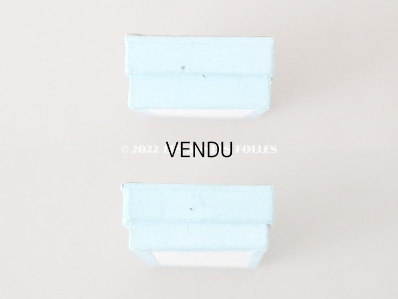 画像5: アンティーク ガラスの蓋の紙箱 ビーズ入り ブルー