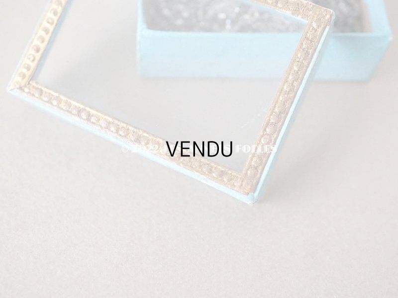 画像7: アンティーク ガラスの蓋の紙箱 ビーズ入り ブルー