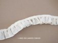 画像1: アンティーク プリーツ&フリルリボン コットンオーガンジー オフホワイト  3cm幅  105cm (1)