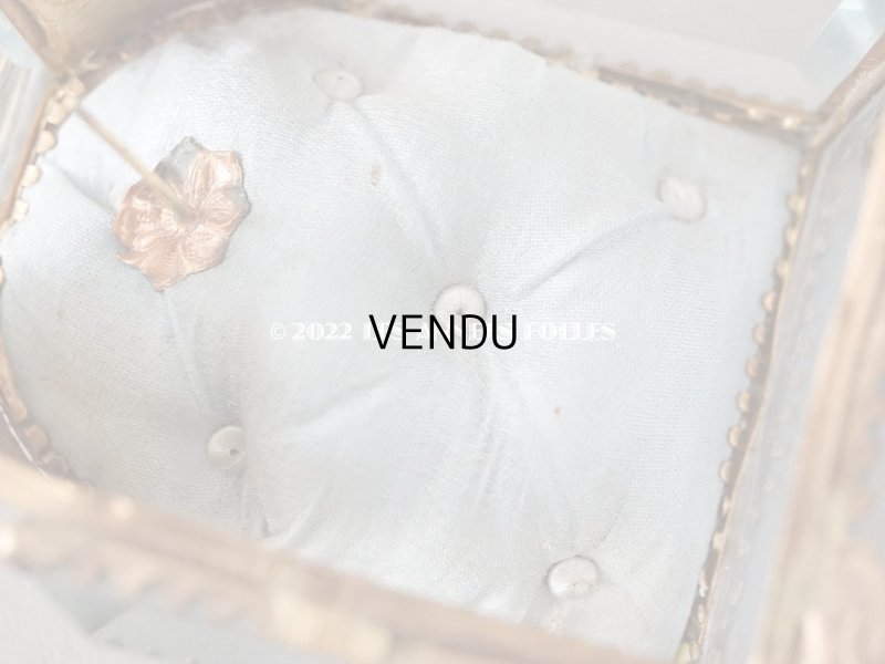 画像15: アンティーク 懐中時計 & ジュエリーボックス パウダーブルーのシルク製クッション