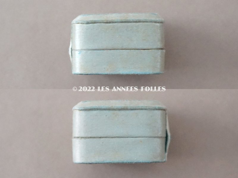 画像3: 1900年頃 アンティーク  シルクサテンのリングボックス 金彩のイニシャル入り　ジュエリーボックス  パウダーブルー