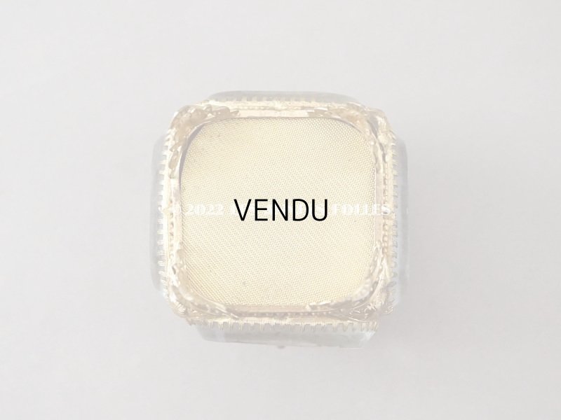 画像6: 19世紀末 アンティーク ジュエリーボックス  ワインレッドのシルク製クッション ロカイユ装飾の脚