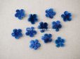 画像2: ＊蚤の市＊アンティーク 布花材料  ベルベットの花びらのセット 11ピースのセット 青 17mm (2)