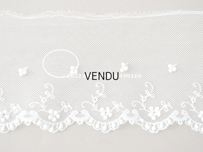 画像10: アンティーク 小さなポンポン付 レース 4.4m  幅7.7~11.5cm