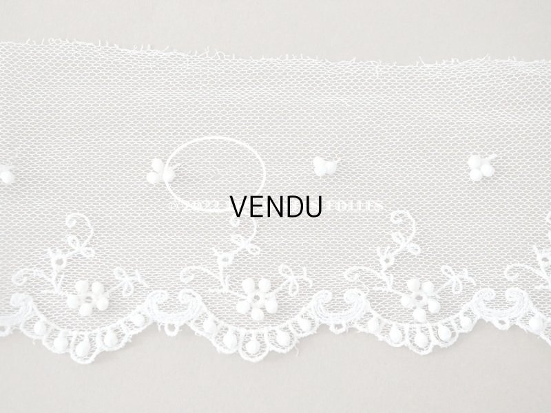 画像11: アンティーク 小さなポンポン付 レース 4.4m  幅7.7~11.5cm