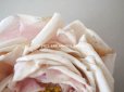 画像9: 1900年代 アンティーク　薔薇の大きな布花 淡いピンク　クウォーター・ロゼット咲き