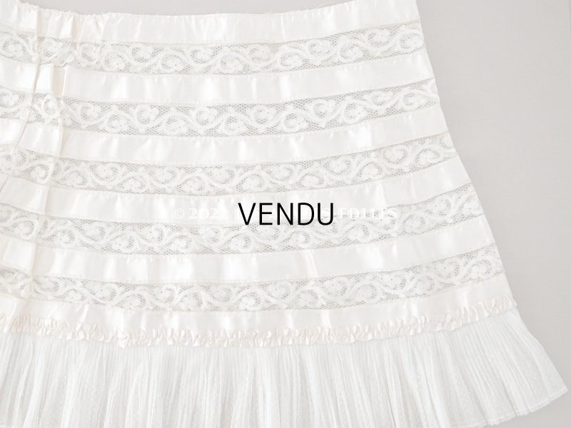 画像4: 1900年頃 アンティーク  ドレスの裾 パウダーピンクのシルクサテン＆プリーツレース 