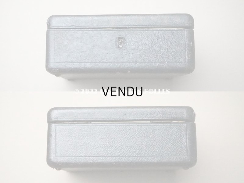 画像11: アンティーク 本革製 ジュエリーケース グレーベージュのシルク製クッション