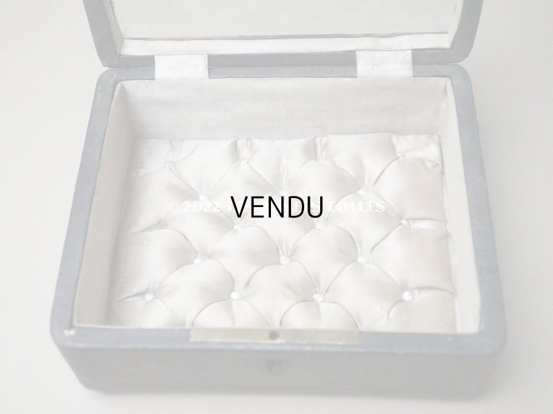 画像6: アンティーク 本革製 ジュエリーケース グレーベージュのシルク製クッション