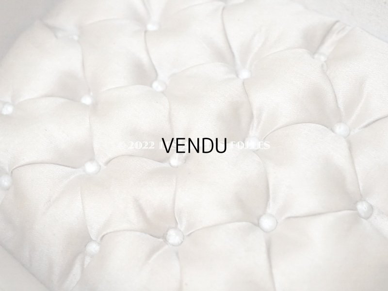 画像10: アンティーク 本革製 ジュエリーケース グレーベージュのシルク製クッション