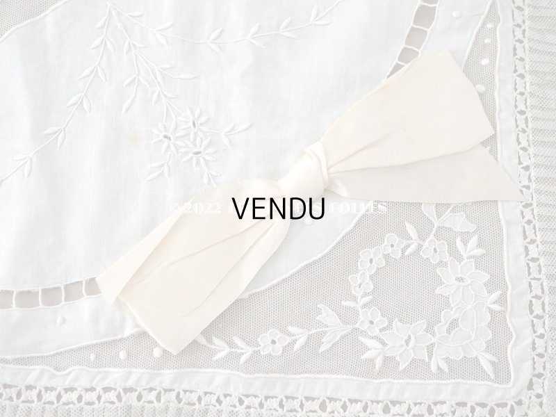 画像4: アンティーク シルクリボンが結ばれた　ベビーベッドカバー ホワイトワーク＆プリーツ入りチュールレース