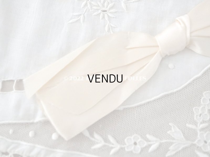 画像5: アンティーク シルクリボンが結ばれた　ベビーベッドカバー ホワイトワーク＆プリーツ入りチュールレース