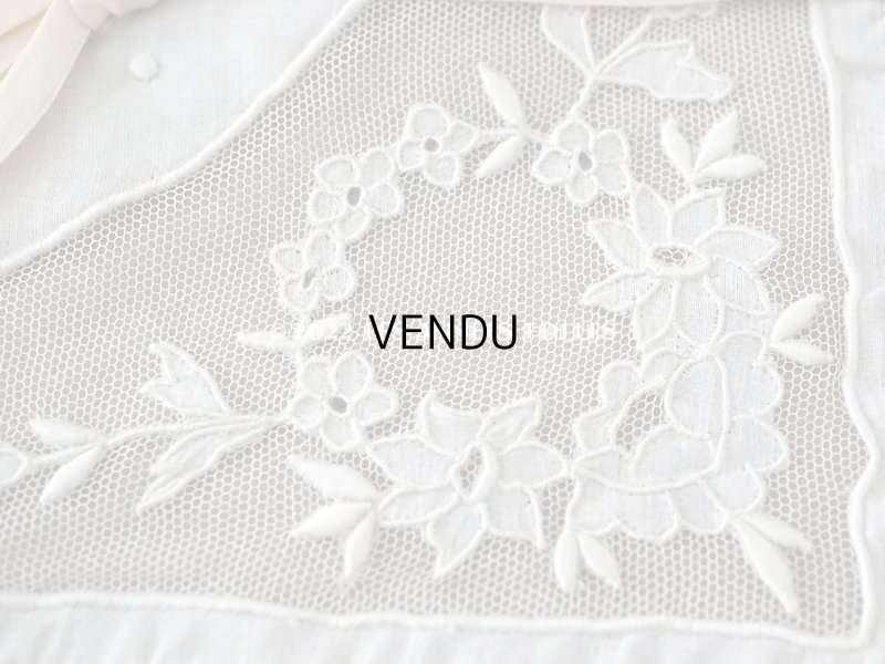 画像8: アンティーク シルクリボンが結ばれた　ベビーベッドカバー ホワイトワーク＆プリーツ入りチュールレース