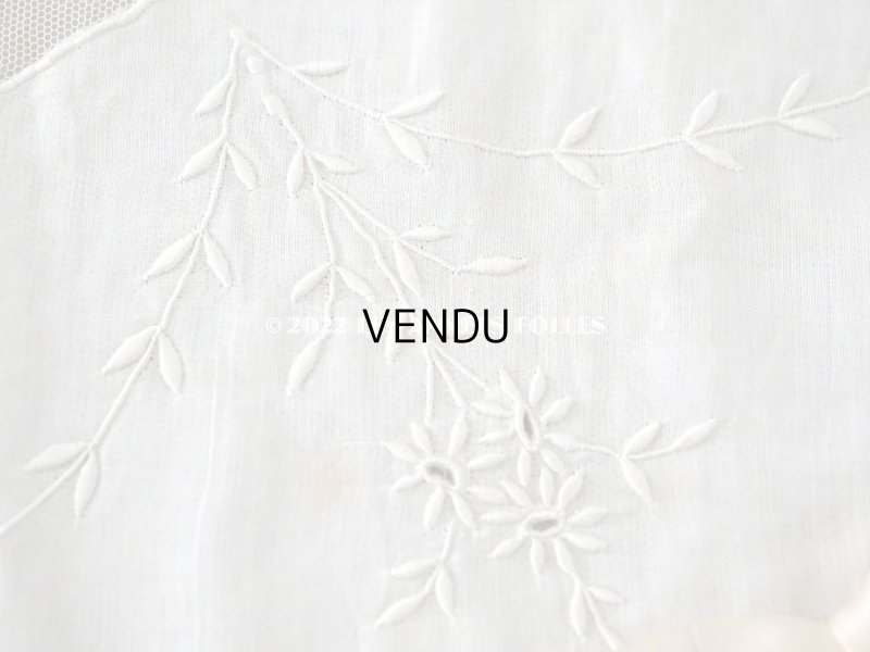 画像9: アンティーク シルクリボンが結ばれた　ベビーベッドカバー ホワイトワーク＆プリーツ入りチュールレース