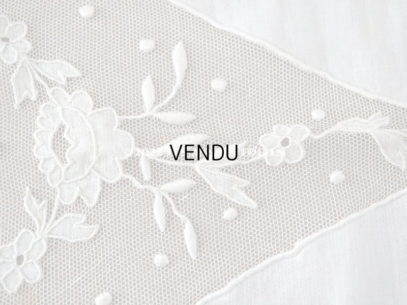 画像11: アンティーク シルクリボンが結ばれた　ベビーベッドカバー ホワイトワーク＆プリーツ入りチュールレース